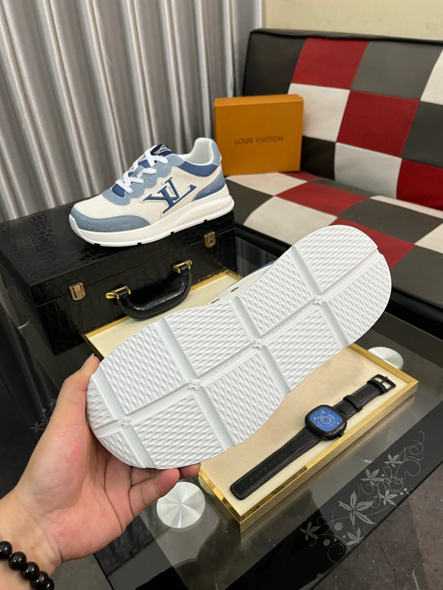 Men's shoes 💰458⌚️⌚️【LOUlS VUlTTON】Louis Vuitton ~ unique and casual style. LV counter purchasing 🏃casual shoes😍😍 are on sale at the men's counter at the same time. Italian imported brands select top-layer Italian cowhide. 🐑Sheepskin lining (refuses to discolor and grind feet) Sole: Original sole specially provided by the original factory 🎬Better in kind Code number: 38-443⃣️Color selection